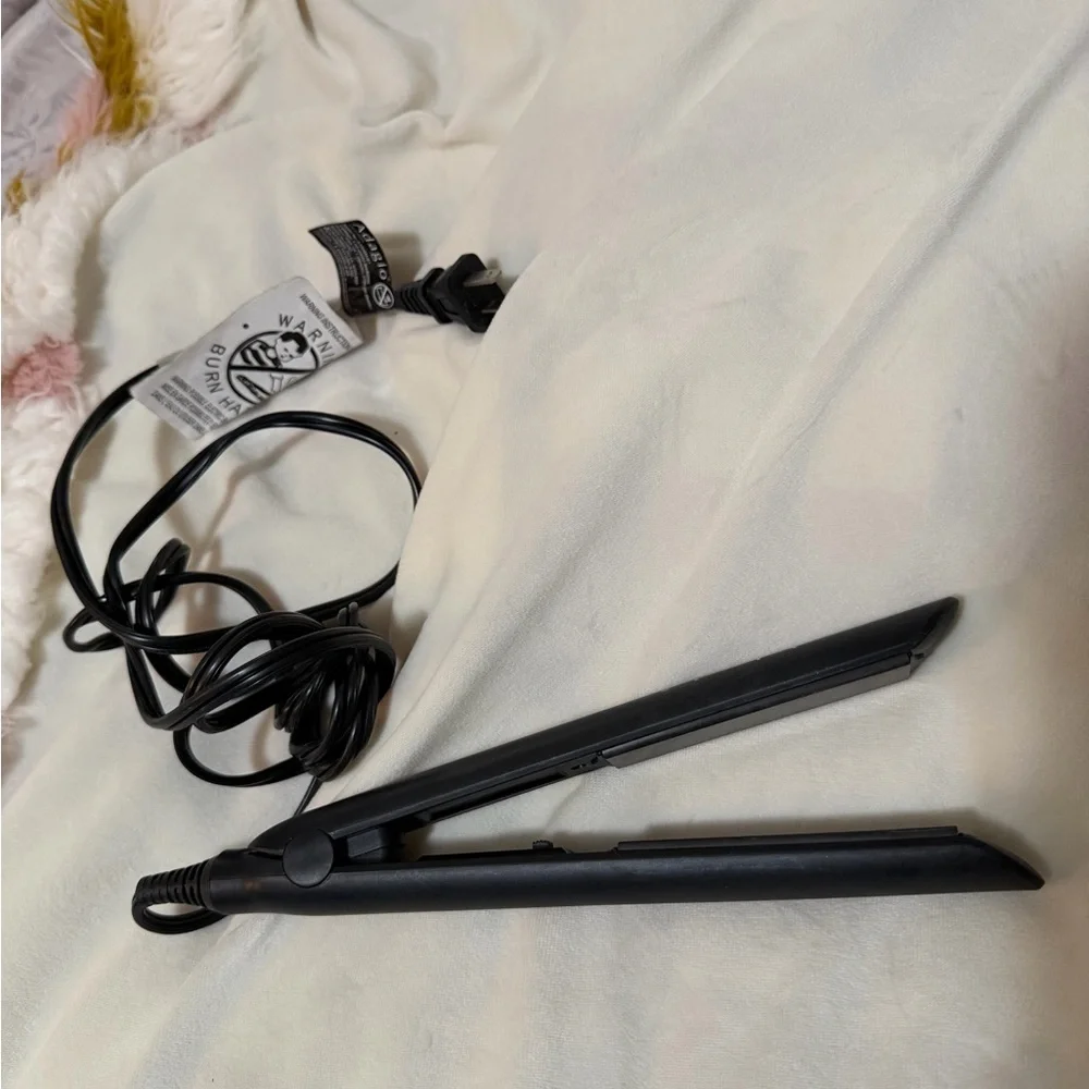Adagio Sleek Black Mini Hair Straightener